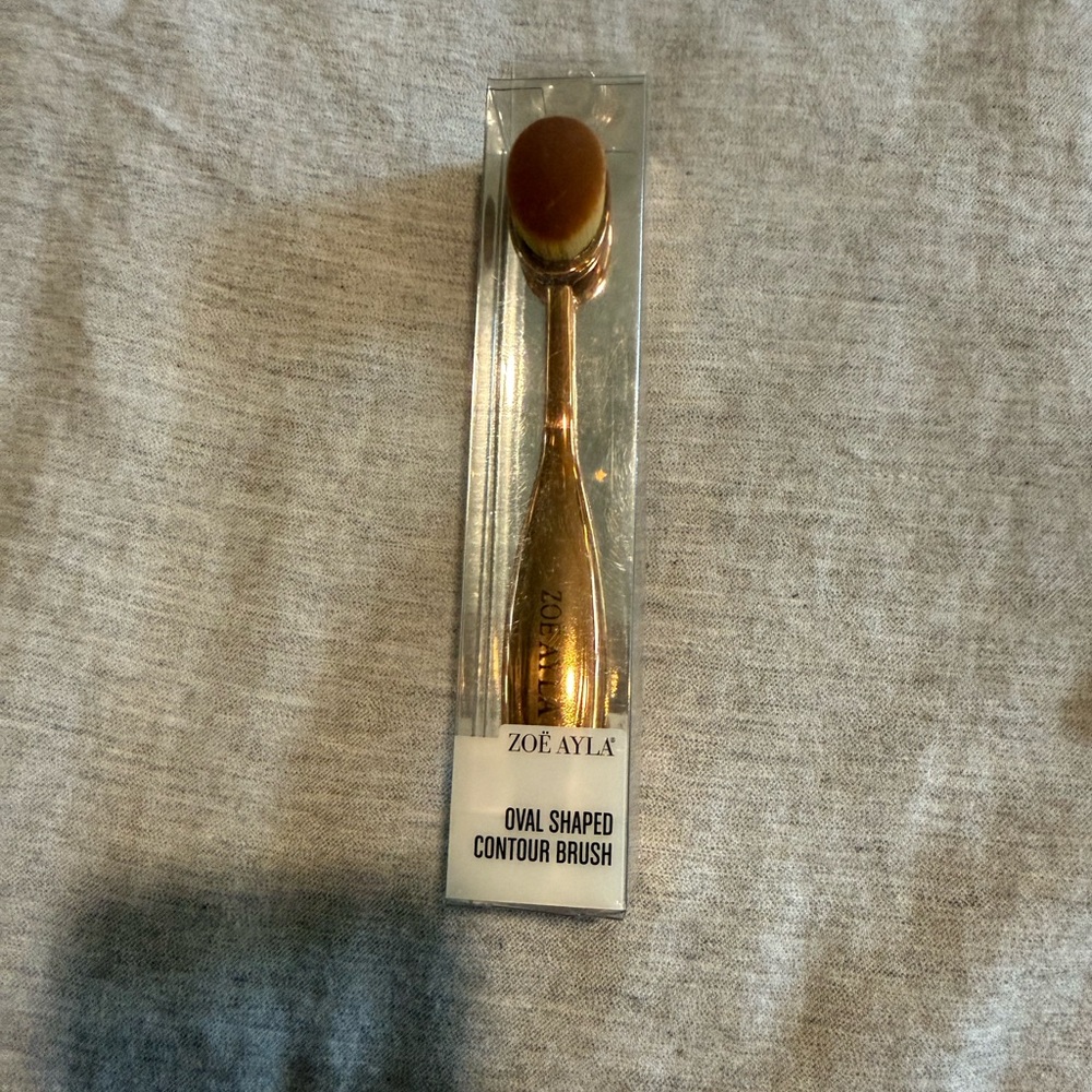 Zoe Ayla Gold Oval Shaped Contour Brush